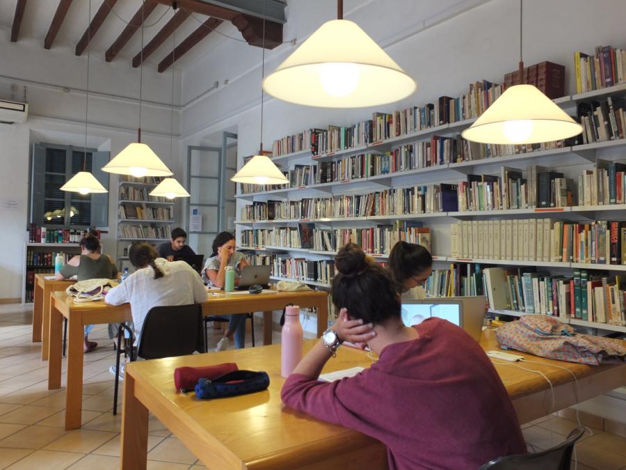 Els llibres es podran depositar a la biblioteca