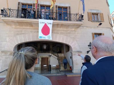 El cartell que convida a donar sang el proper dilluns.