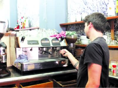 La contractació s'ha reduït a la meitat per la pandèmia.