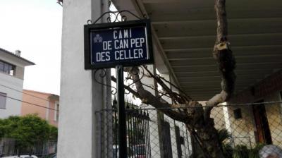 La placa col.locada fa alguns dies.