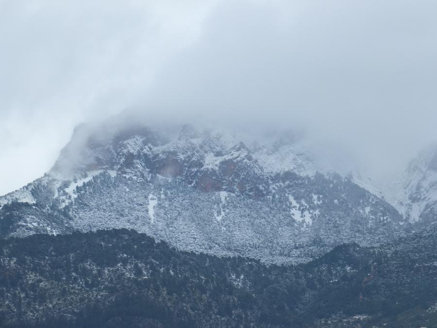El Puig Major nevat en una fotografia d'arxiu