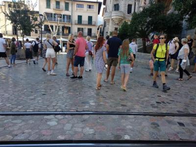 Turistes per la Plaça, avui migdia