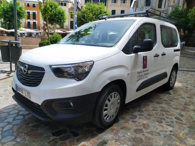 Una de les noves furgonetes adquirides