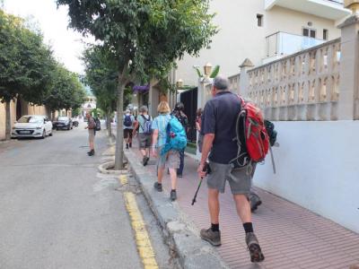 Turistes practicant el senderisme, avui