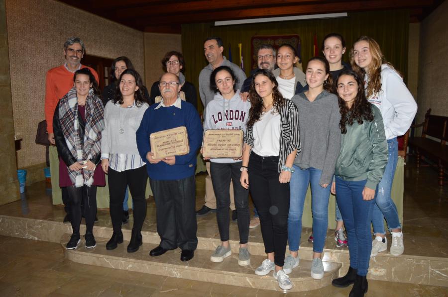 Tots els esportistes homenajats durant l'acte celebrat a la seu de l'Ajuntament.