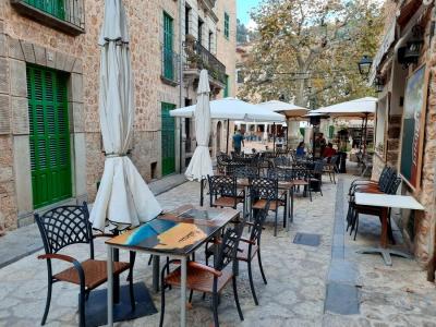 Els bars obriran fins les 17 fins divendres que ve.