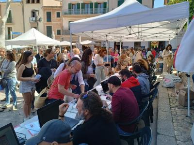 Les paradetes dels col.lectius, dissabte, a Plaça