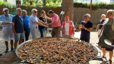 La gran paella cuinada diumenge a l'Infante Lois