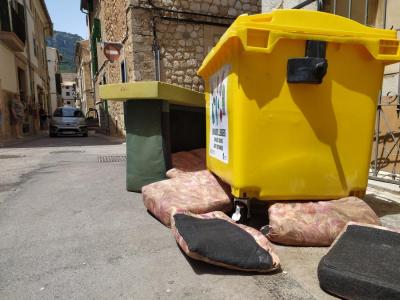 Voluminosos en un contenidor, ahir