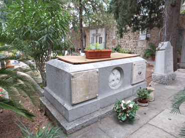 El lloc que ocupava l'escultura de Llimona.