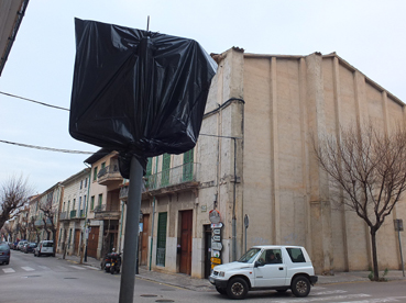 Un senyal, ja preparat per invertir el sentit circulatori.