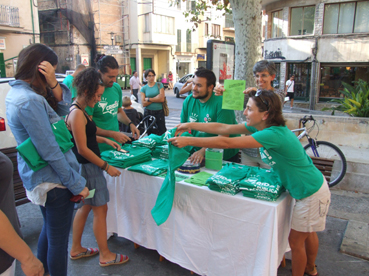 La paradeta muntada a la plaça del Castellet.