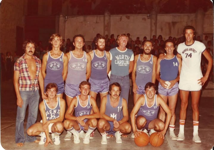 Fotografia retrospectiva de Rafel Rullan amb el Joventut Mariana publicada avui pel propi club.